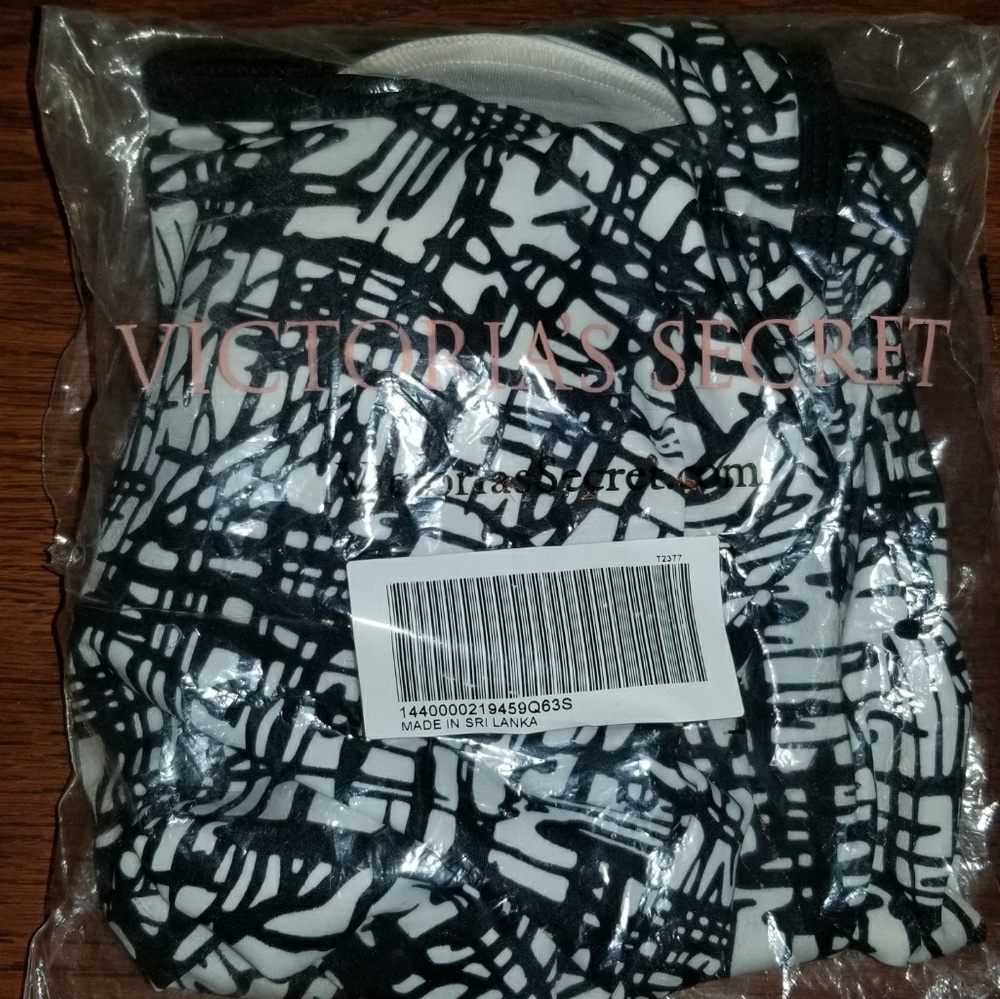 Victoria's Secret tankini top, brand new.